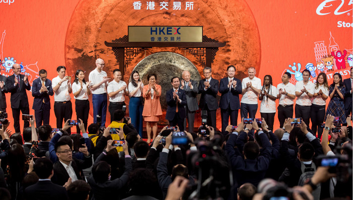 10位全球生态伙伴港交所敲钟！马云心愿了却 阔别七年阿里终于重返港股