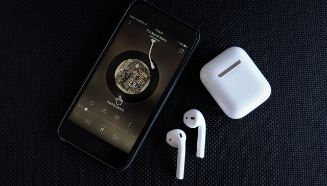 AirPods增产，深度绑定苹果的立讯精密陷入“极乐鸟”困境？