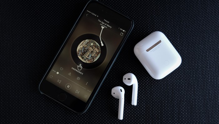 AirPods增产，深度绑定苹果的立讯精密陷入“极乐鸟”困境？