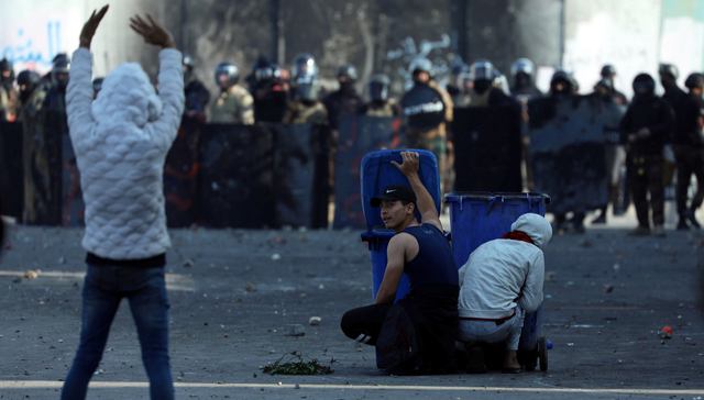 全国24小时内近40人丧生，伊拉克骚乱经历“最血腥一天”