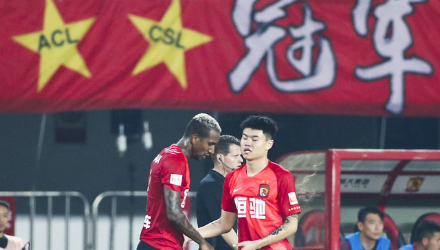 后来居上圆满收官，广州恒大淘宝加冕中超第八冠