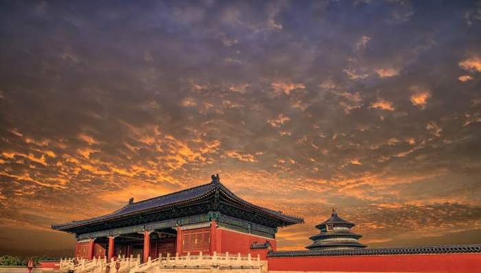 “中国风”引领全球时尚潮（国际论道）