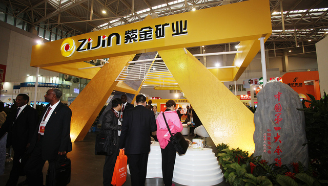 三分钟看财报｜紫金矿业70亿溢价收购金矿，谁会受益？