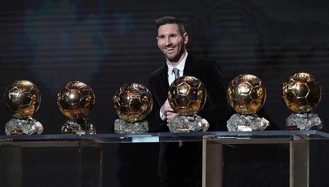 体育早报丨梅西六获金球奖破纪录 中国足协蝉联亚足联草根足球激励奖