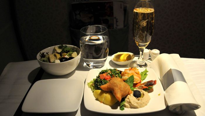 航司进军餐饮业：亚航开设快餐店，希望转型生活品牌