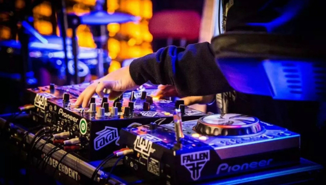 泛娱乐,电音节,商业模式