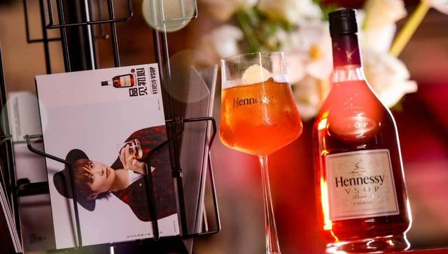 轩尼诗V.S.O.P来到了厦门，品牌大使李宇春讲了关于“初心”的故事