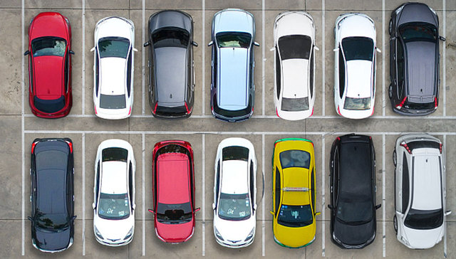 土味汽车广告，渠道下沉的金钥匙还是坏点子？