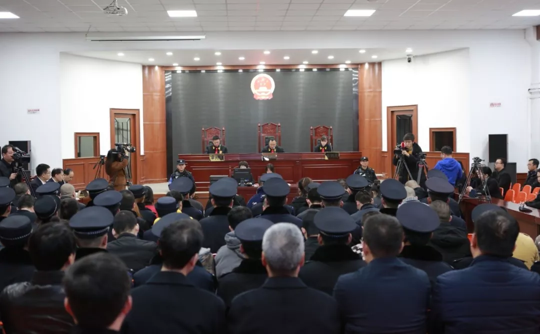 西安一“仙人跳”团伙涉黑案非法牟利460余万元，首犯获刑20年