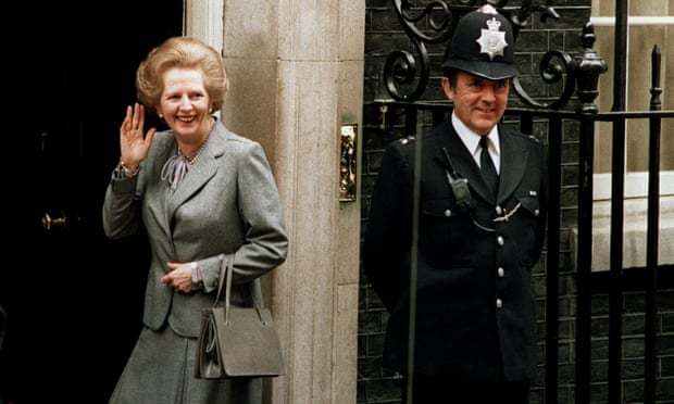 V&A美术馆举办了英国史上最大包袋展，你能看到撒切尔夫人的“秘密武器”