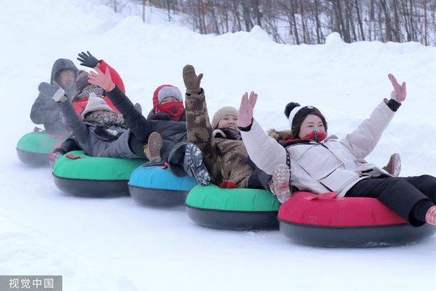 京郊滑雪场开启“夜经济”模式
