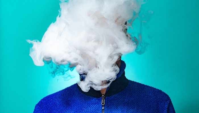 法制日报,微商,控烟条例,乙二醛,卷烟烟气,电子类,电子产品,烟民,暗号,擦边球