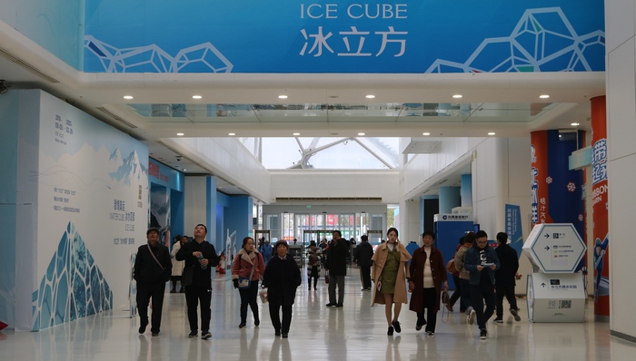 “水立方”变身“冰立方”，迎首场冰壶比赛
