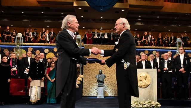 汉德克领取诺奖，多国抗议运动激化