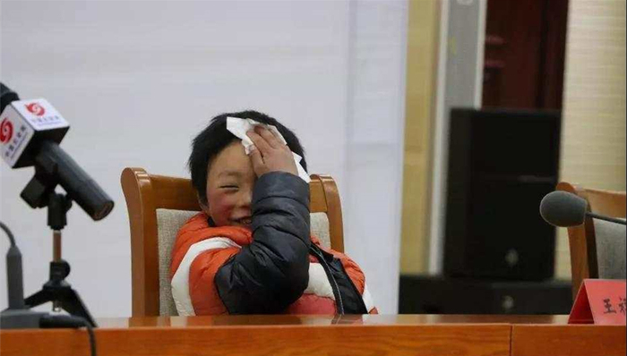 冰花,男孩,贫困户,留守儿童,村支书,父亲,王刚奎13141,,,鲁甸县,扶志