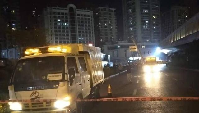 厦门吕厝地面突发塌陷，一地铁乘客称站台像“发大水”