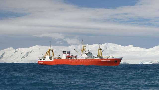 俄“北极”号核动力破冰船开始航行试验