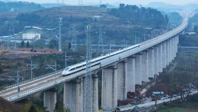 旅游高铁成贵高铁12月16日开通， 将提升沿线各大景区游客量