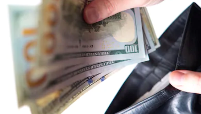 被限制高消费的王思聪，为何还能去日本滑雪？