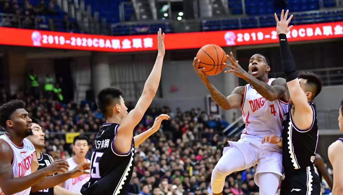 体育早报丨青岛险胜辽宁CBA再现压哨绝杀 江苏女排不敌天津无缘四强