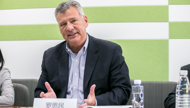 IBM高级副总裁罗思民：将通过软硬件投资落实AI和混合多云战略重点