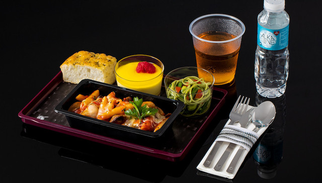 推出“Quisine”用餐体验，卡塔尔航空也升级了中国航线经济舱服务