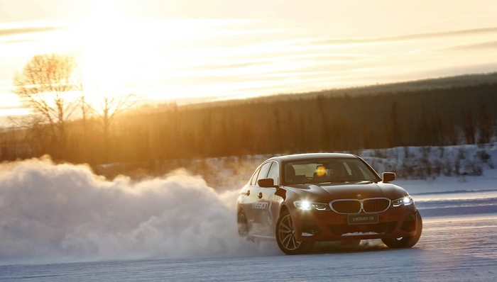 第七代宝马3系：冰雪赛道里的平衡卫道士 | 试驾
