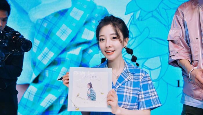 冯提莫,转会,鬼畜,电竞,宣传视频,UCG,PUGC,vlog,一姐,直播权