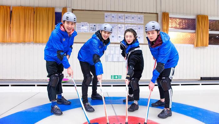 文娱早报 | 2019年全国电影总票房突破627亿元 综艺《小小的追球》因违规航拍发表道歉声明