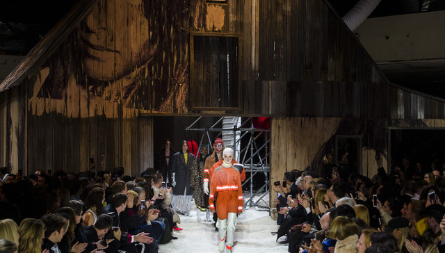 这十场时装秀，标记了2010s的时尚风云 | 拜拜2019