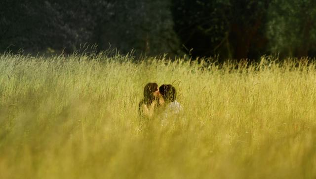 80年代的诗歌与爱情：世界是从两个赤裸的年轻恋人开始的 | 一诗一会