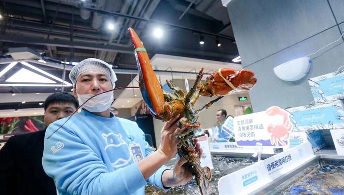 你的年货已经出发,整条三文鱼、6J车厘子、超大帝王蟹都等你带它回家