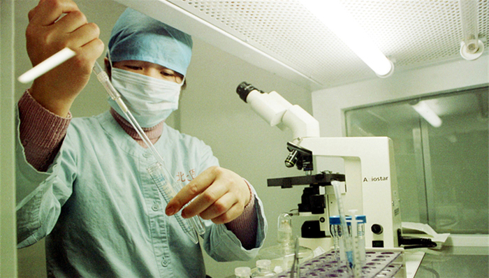 法制日报,传统生育观,单身女性,医疗风险,生育权,私人物品,代孕,灰色地带,冻卵落地面临诸多法律伦理