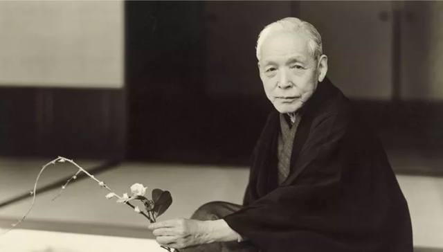 日本城市文化奠基人小林一三：铁路-车站如何塑造了现代都市生活？