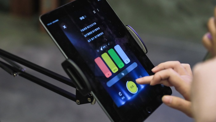 唱吧和唱鸭因弹唱功能引发口水战，是抄袭还是碰瓷营销？