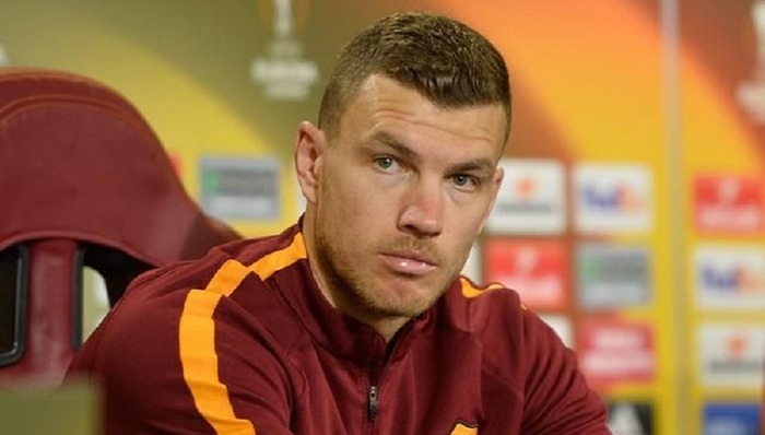 都是大牌球星，点赞风格不同