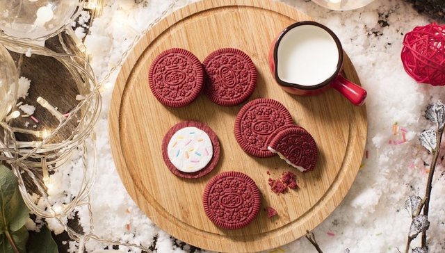 奥利奥在新年变成了“红色小饼干”