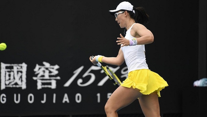 体育晚报丨费德勒澳网首秀轻松获胜 郑赛赛朱琳携手晋级澳网第二轮