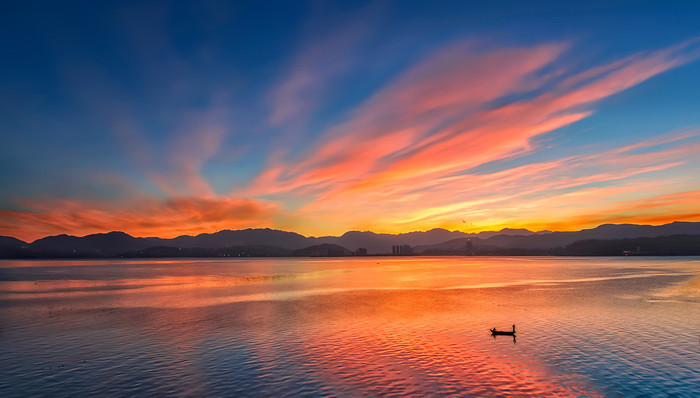 “药中茅台”业绩暴雷：27年首亏，库存积压，董事长离职