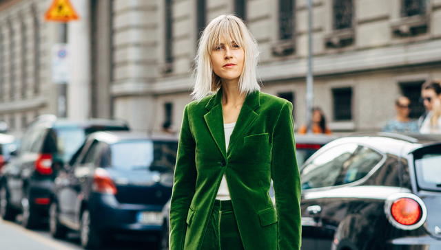 为初春的衣橱准备一件天鹅绒西装吧 | 衣帽间