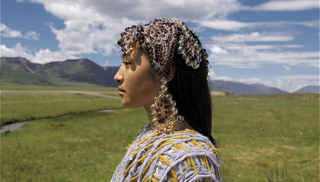 这位中国设计师里唯一的“珠珠”女孩Susan Fang，制霸了时尚大片| Design in China