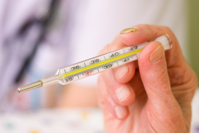 防控措施，持证入场，体温检测