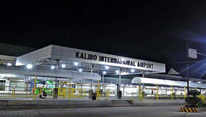 菲律宾包机运送近500名中国游客返回武汉