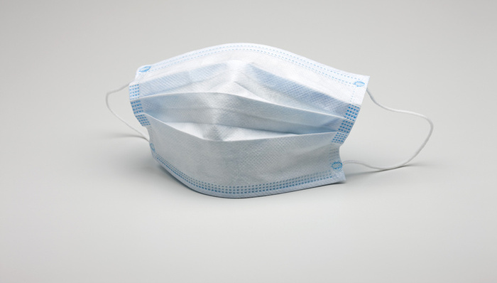 【评论】一只口罩加价6元被吊销执照，执法不能极端化