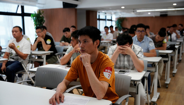 郑春荣：上海返还失业保险费有利于进一步“稳就业”