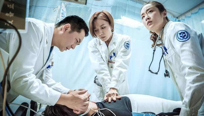 医疗剧,急诊科医生,贾乃亮,现实使命,杨幂,疫情,心术,网友自制,翻红,爆款