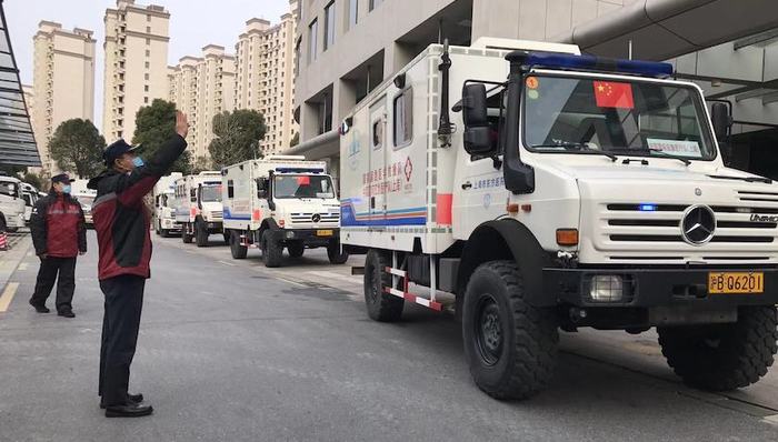 炊事车,上海,国家紧急医学救援队,驰援武汉,国际应急医疗队,东方医院