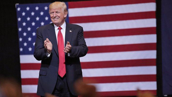 美国大选首战：特朗普赢得爱荷华州，民主党遭遇尴尬