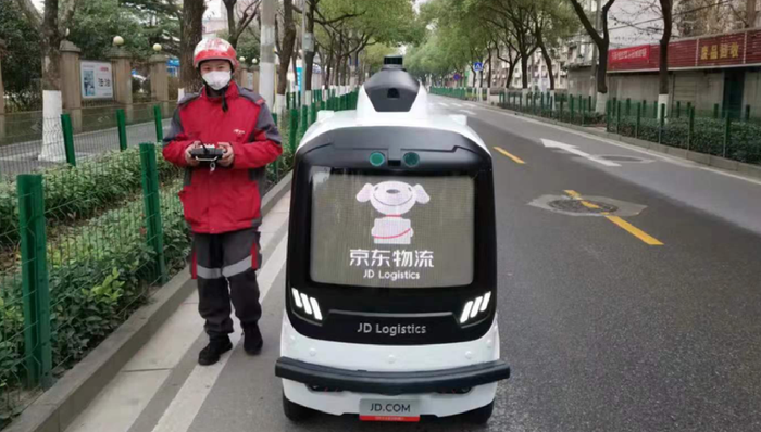 京东物流调配机器人支援武汉