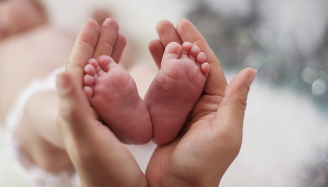 国家卫健委专家回应新生儿确诊感染：接触感染可能性更大